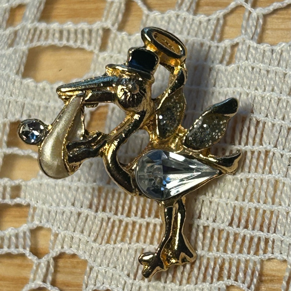 4/$20🌷💕✨Vintage Gold-Tone Angel Stork & Baby Lapel Pin